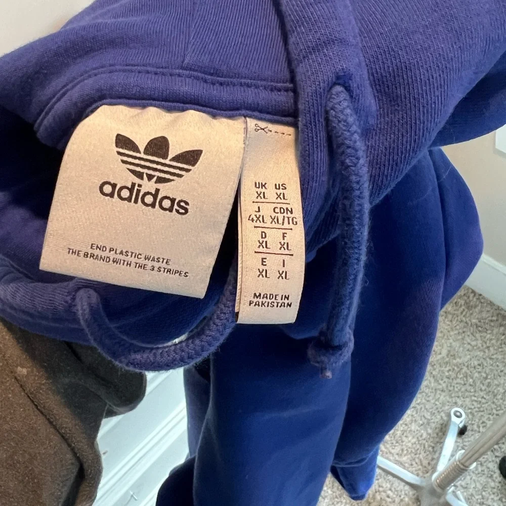 Adidas sweatshirt - Picture 2 of 3